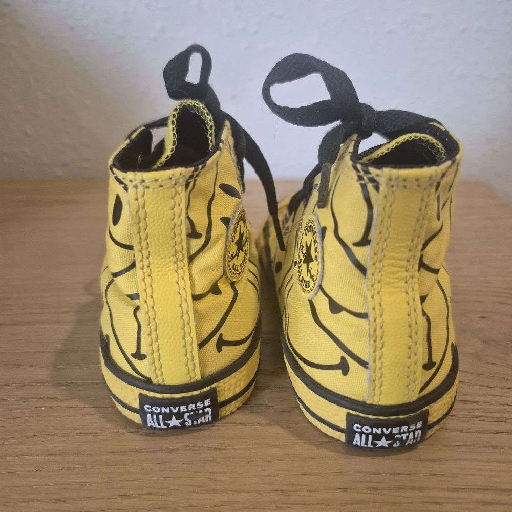 Converse Toddler Infant Size 8 Yellow Smiley Face China Town Market Shoes High